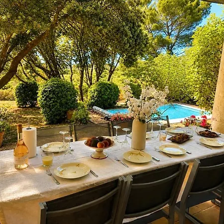 Prázdninový dům Standing Day Piscine En Provence Gardoise *