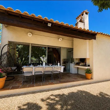 Standing Day Piscine En Provence Gardoise *